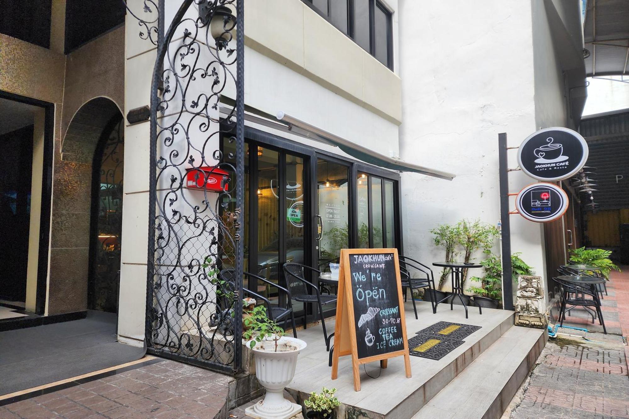 Bnb98 Silom Hotel Банкок Екстериор снимка