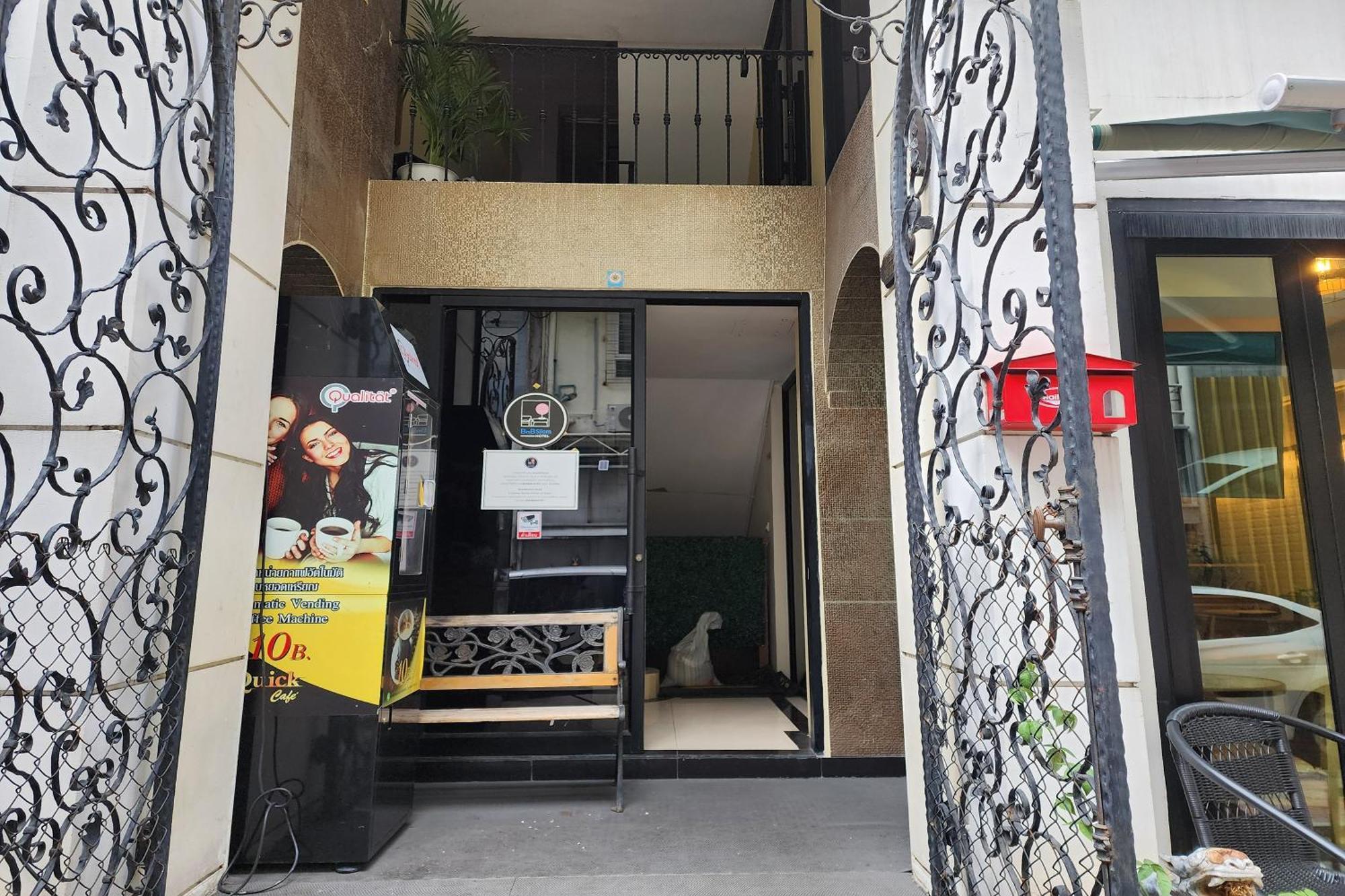Bnb98 Silom Hotel Банкок Екстериор снимка