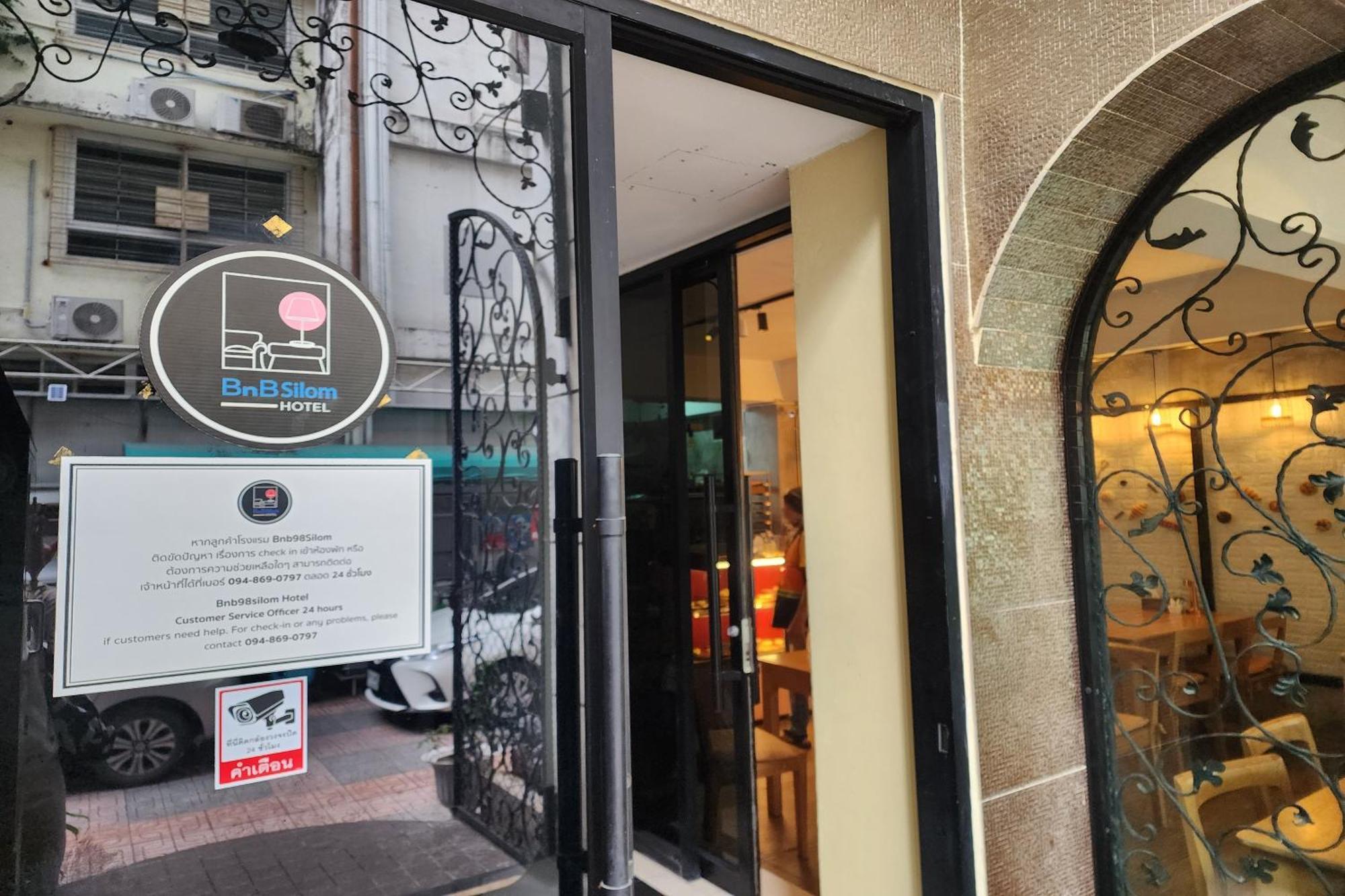 Bnb98 Silom Hotel Банкок Екстериор снимка