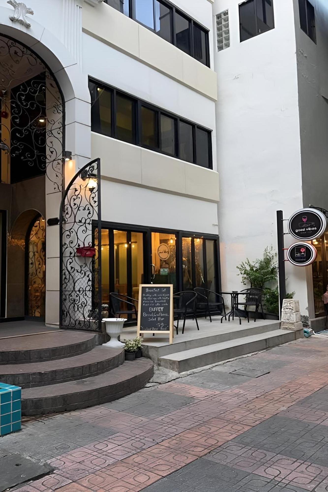 Bnb98 Silom Hotel Банкок Екстериор снимка