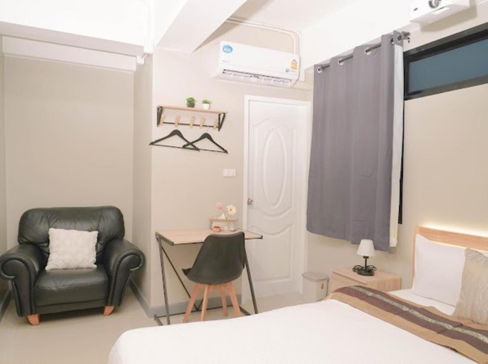 Bnb98 Silom Hotel Банкок Екстериор снимка