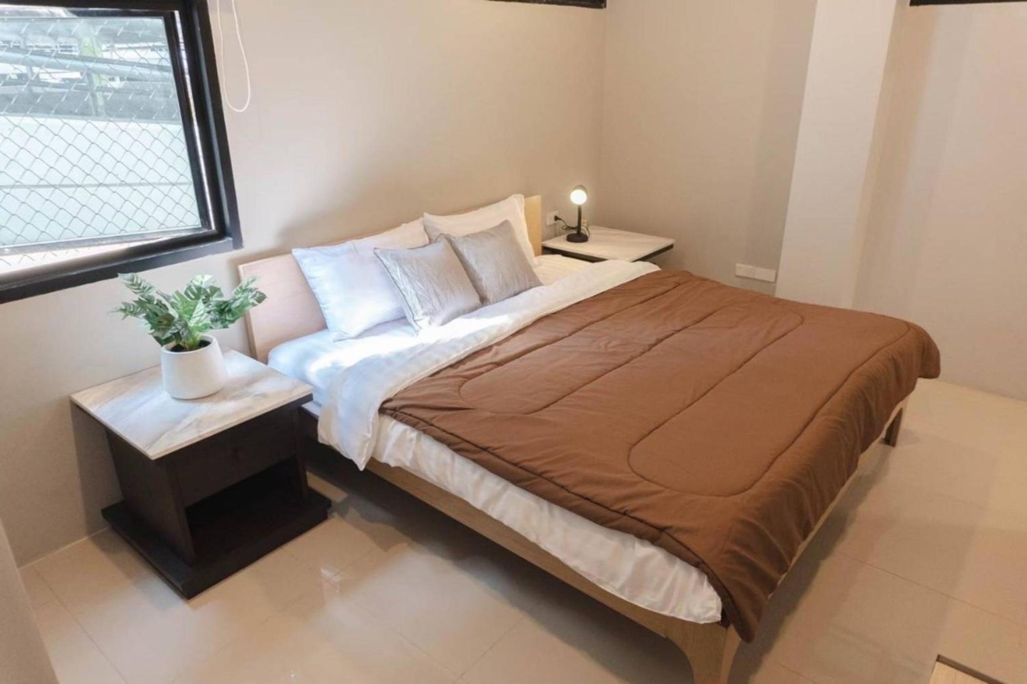 Bnb98 Silom Hotel Банкок Екстериор снимка