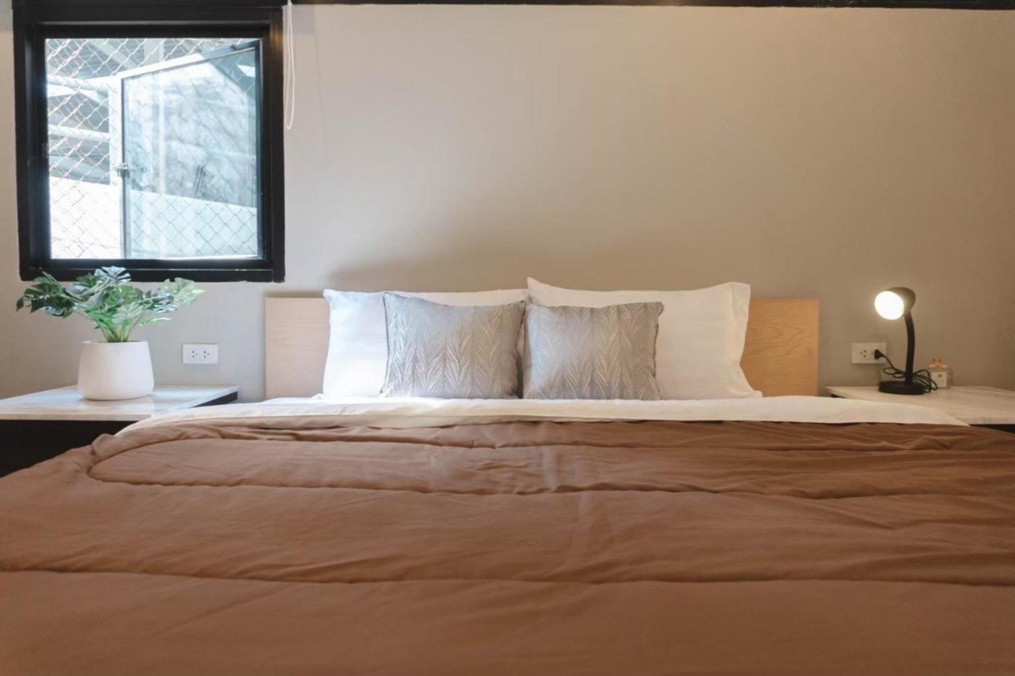 Bnb98 Silom Hotel Банкок Екстериор снимка