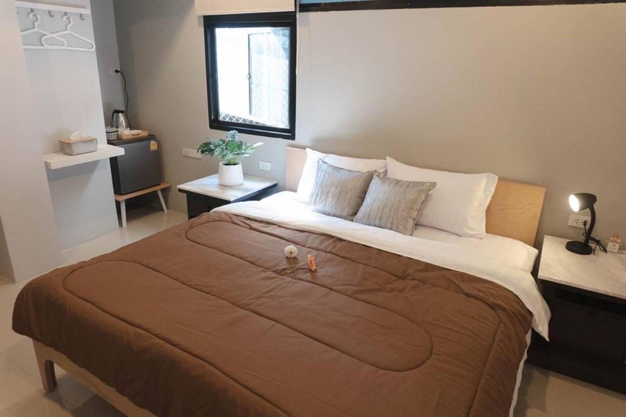 Bnb98 Silom Hotel Банкок Екстериор снимка